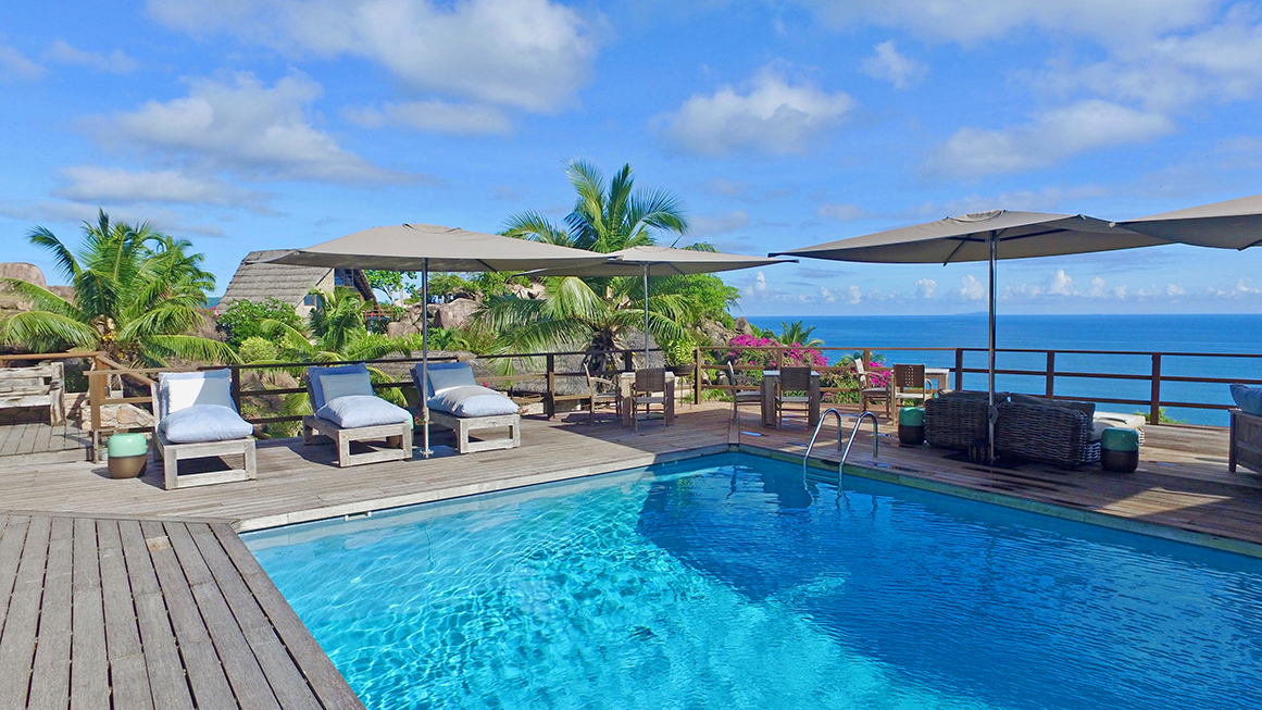 La plus belle piscine avec vue sur la mer Praslin Seychelles